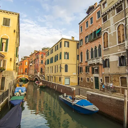 B＆b ル マリ ゲストハウス 3*