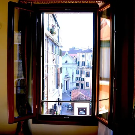 B＆b ル マリ ゲストハウス 3*